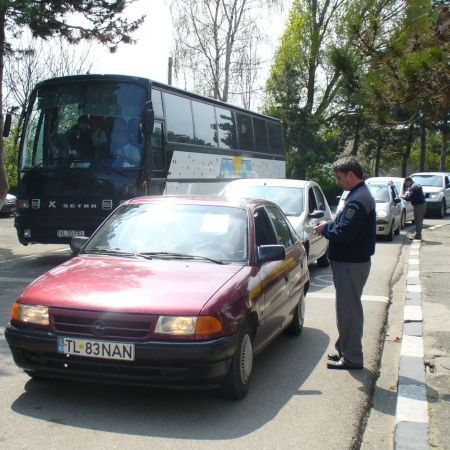 Aproape 200.000 de romani "forteaza" granitele