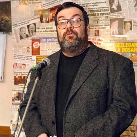 BOGDAN TEODORESCU: Fostul presedinte nu mai este personajul perfect