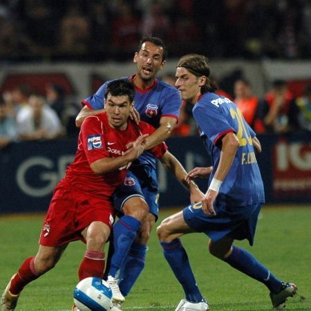 Cine invie la derby?