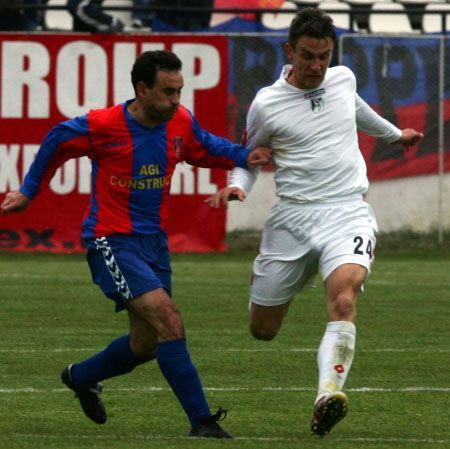 "Oli, Ola, Buzaul intra-n "A"!"