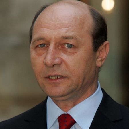 Basescu: "Mai, pasarica, n-ai si tu treaba azi?"