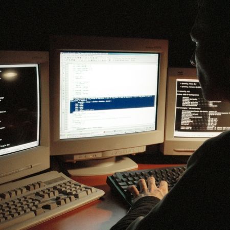 Clientii Wal-Mart, victimele hackerilor romani