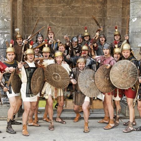 Dinamovistii, sub scuturi