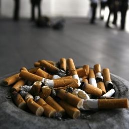 Fumatorii, alungati din baruri