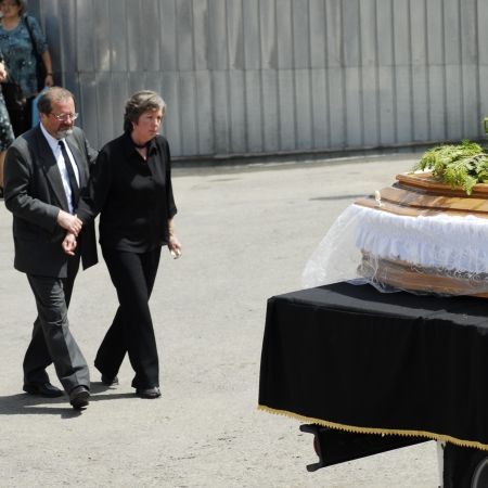 Gemenele, ingropate la marginea cimitirului