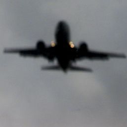 Liber la telefonul celular in avion