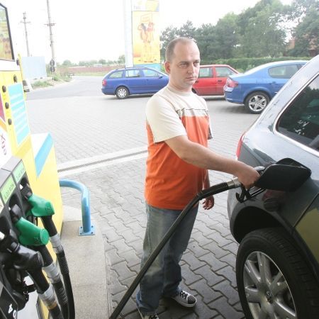 Motorina mai "curata" la pompele Rompetrol