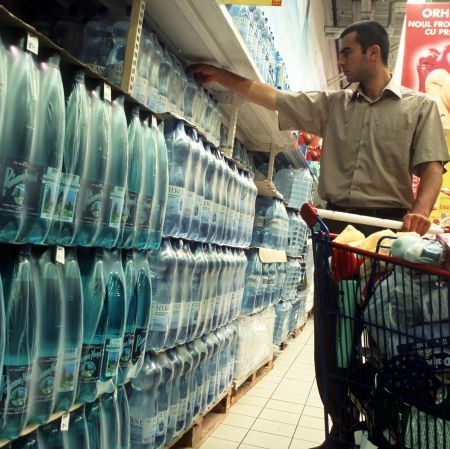 Apa minerala, oprita de restrictiile de transport