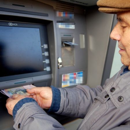 Banii pentru marirea pensiilor, un basm al guvernului