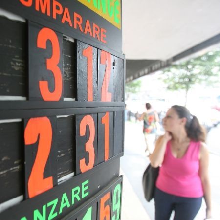 Euro, doborat la 3,11 lei