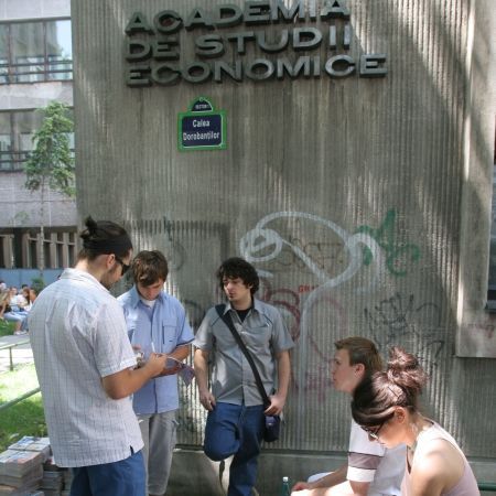 Febra inscrierii la facultate