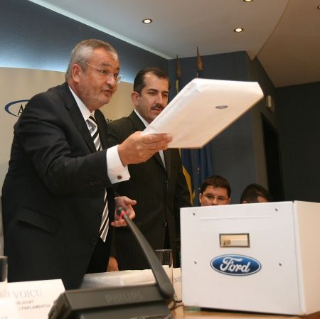 Ford, la doi pasi de Logan