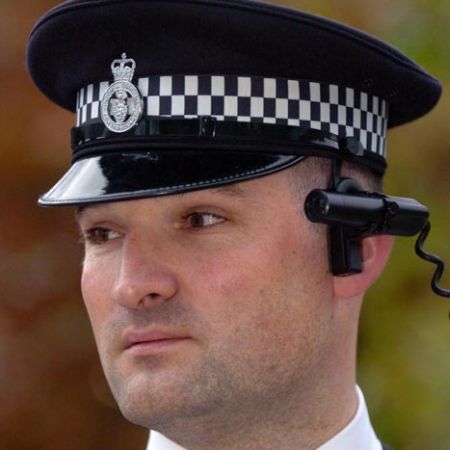 Politistii britanici, cu camera la chipiu