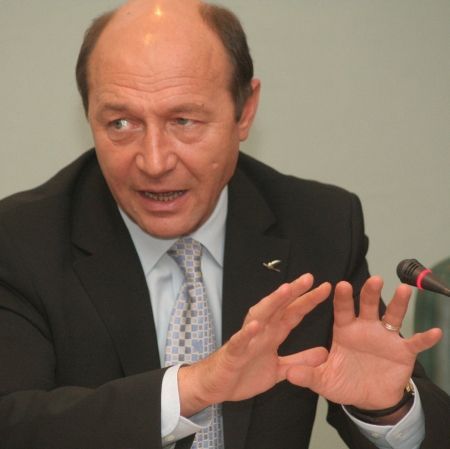 Basescu da examen