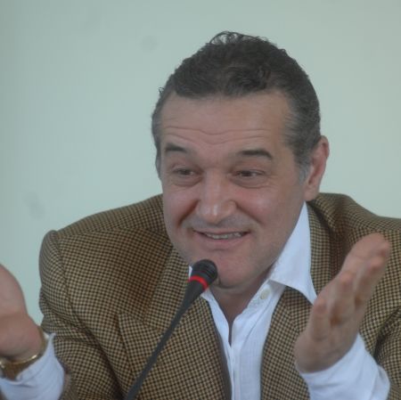 Becali s-a fript cu Emeghara