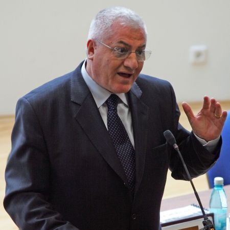 "Eu fac legi pe care ei nu stiu sa le citeasca!"