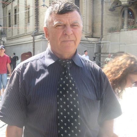 "Multa lume l-a iubit intru harul sau sfant"