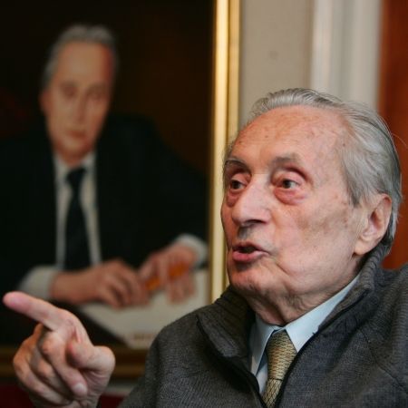 "In ziua de astazi, tradarea pare abilitate politica"