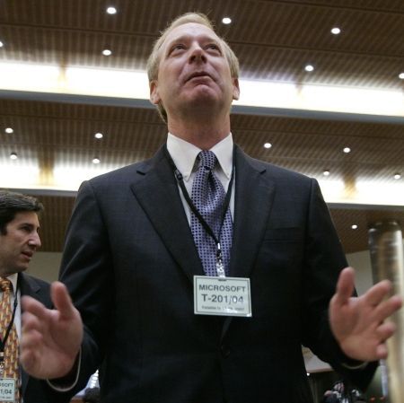 Microsoft, amenda de jumatate de miliard de euro