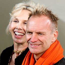 Sting, fotografiat in timp ce iesea dintr-un bordel