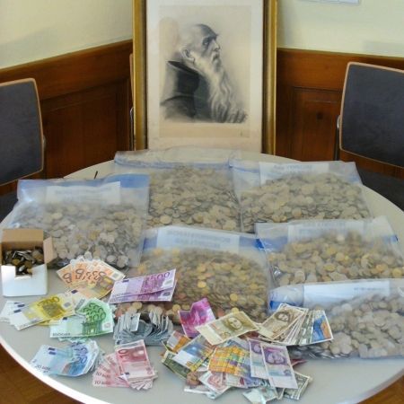 Hoti "abonati" la cutia milei