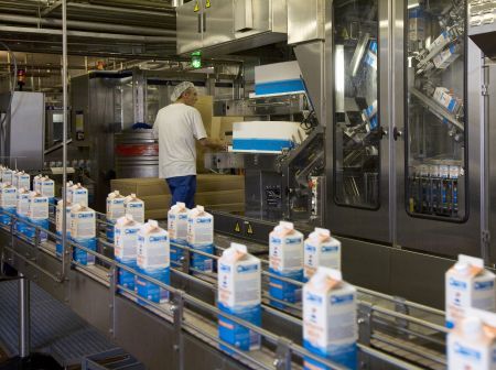 Laptele, mai scump cu 30%