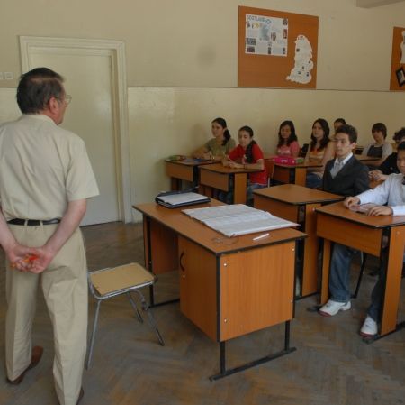 Salarii majorate pentru profesori