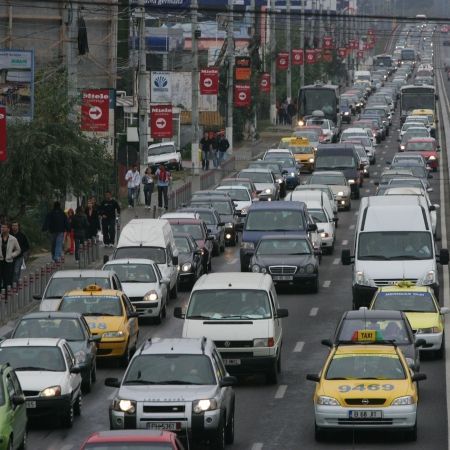 Mos Craciun, blocat in trafic