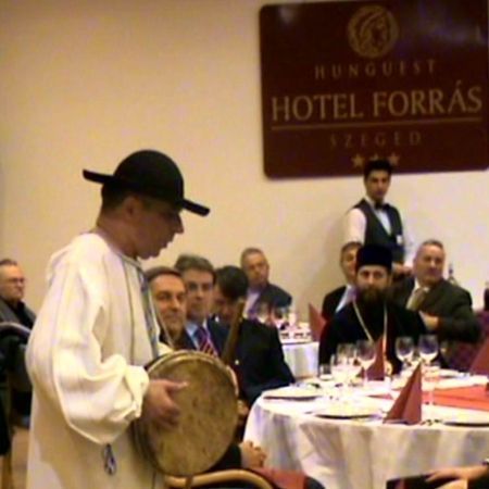 „Mioriţa“ printre farfurii