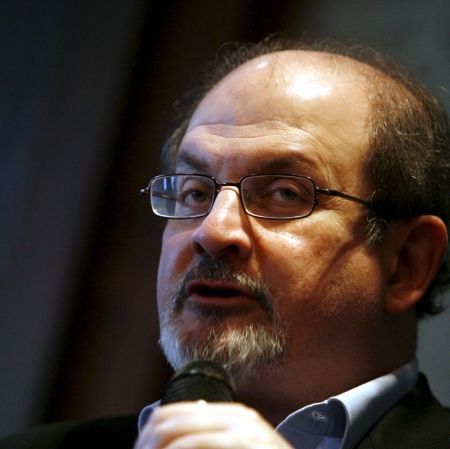 Rushdie, neintelegere   culturala pedepsita cu moartea