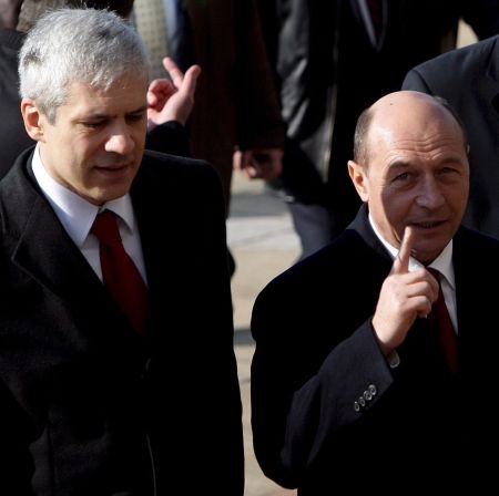 Băsescu cheamă sârbii în Europa
