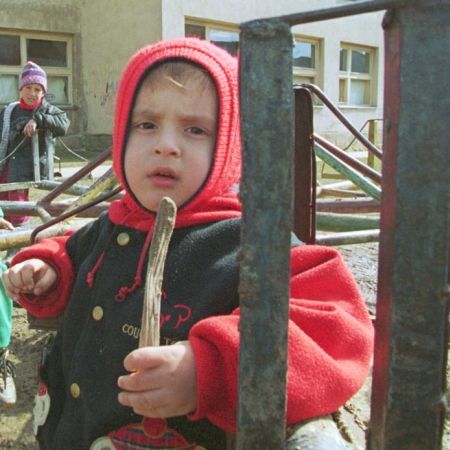 Copilărie fără părinţi