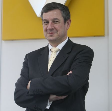 Dacia îşi schimbă „faţa“ şi strategia