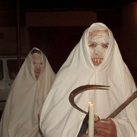 Hazii din Chintelnic bantuie ulitele satului