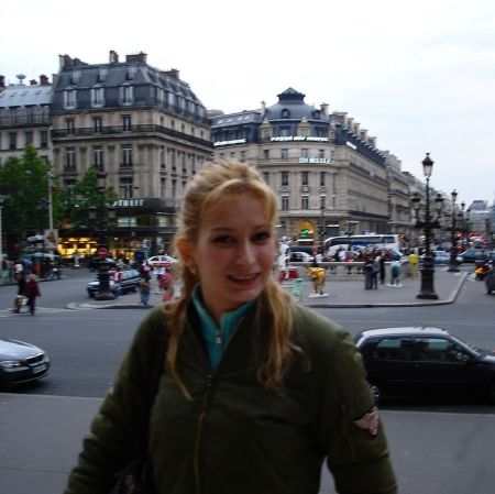 Irene Pârvu, cu Naomi la semafor, în Paris
