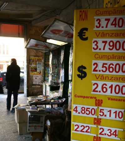 Leul nu reuşeşte să-şi frâneze căderea