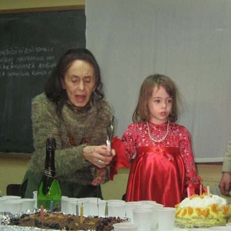 „Mama-bunică“ şi-a serbat fetiţa la spital