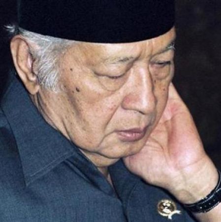 Suharto, înmormântat la Solo