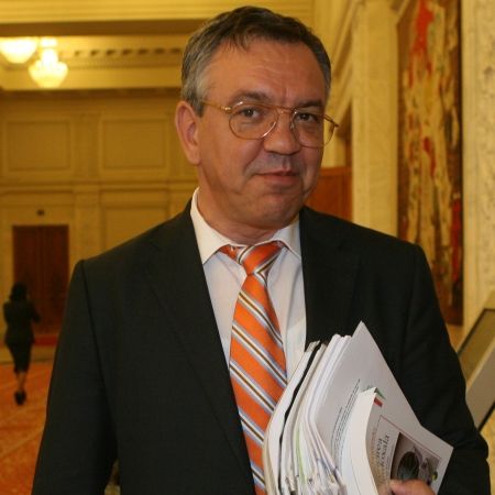 Birurile pe muncă, suspendate