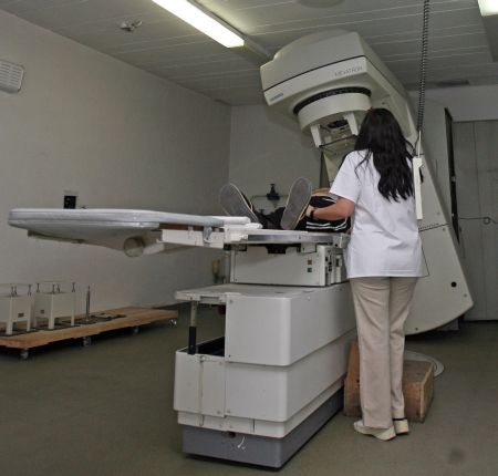 Bolnavii de cancer primesc tratament în reprize