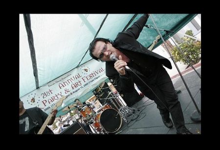 Bono de la U2, imitat de un roman