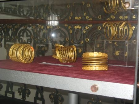 Brăţările dacice, expuse în inima Olteniei