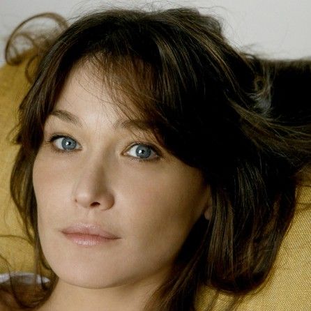 Carla Bruni nu are cetăţenie franceză