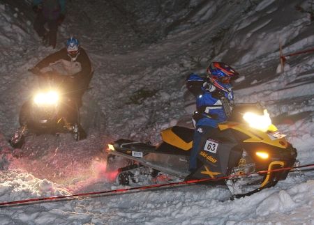 Concurs de snowmobile la Păltiniş
