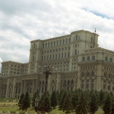 Copos şi Ţiriac, sponsori la Summitul NATO