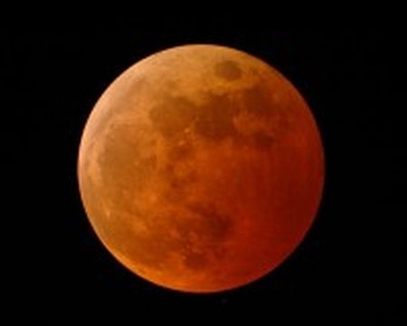 Eclipsă de Lună în această noapte