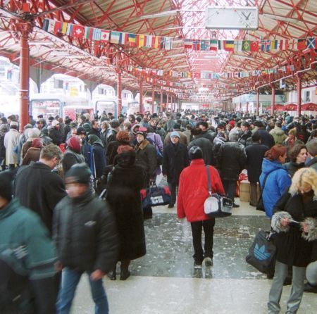 Greva spontană de la CFR a ţinut trei ore
