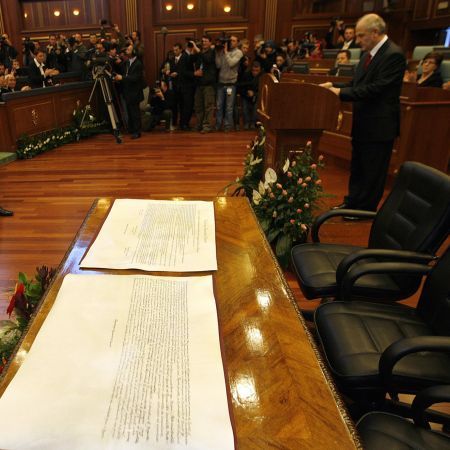Kosovo şi-a declarat independenţa cu grăbire