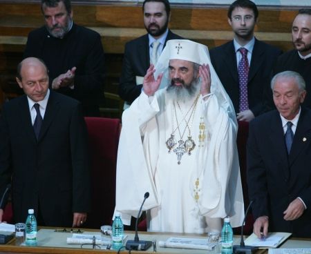 „Le Figaro“ atacă dur Biserica Ortodoxă din România