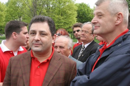 Oprescu - 22% în Bucureşti, Vanghelie - 20%